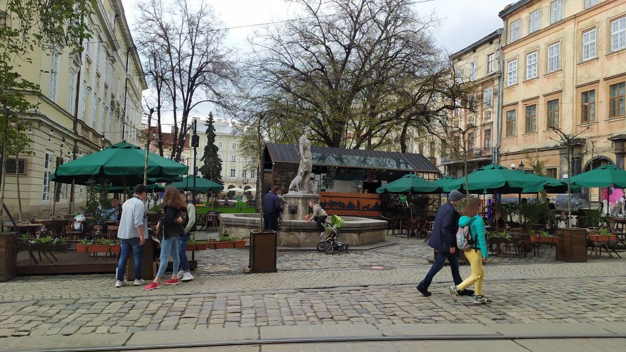 До Львова повернулися туристи. Фото: Depo.Львів.