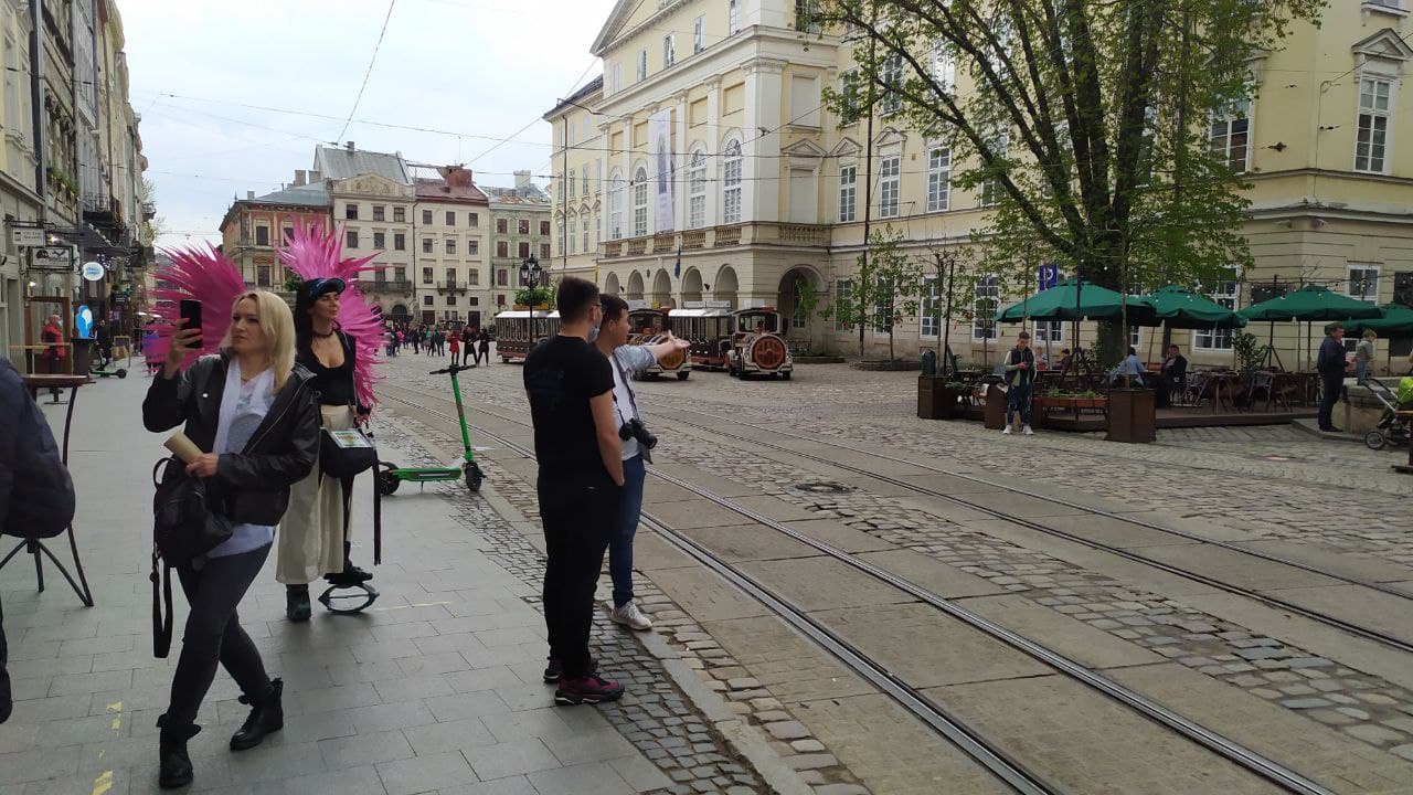 До Львова повернулися туристи. Фото: Depo.Львів.