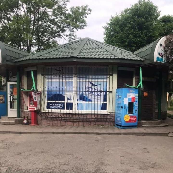 Ще той квест: як львів'яни паркують прокатні електросамокати. Фото: Fedir Dementiev