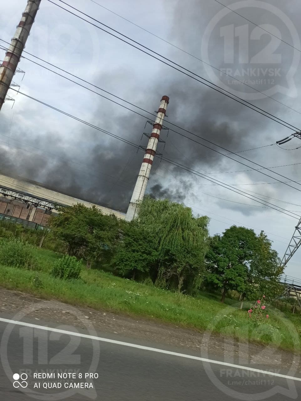 На Бурштинській електростанції виникла масштабна пожежа. Фото: Телеграм-канал 112.