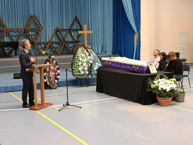 Батьки 19-річного студента зі Льввщини Володимира Сала, який помер за кілька годин після вакцинації від коронавірусу, Фото: Український гуманітарний інститут.