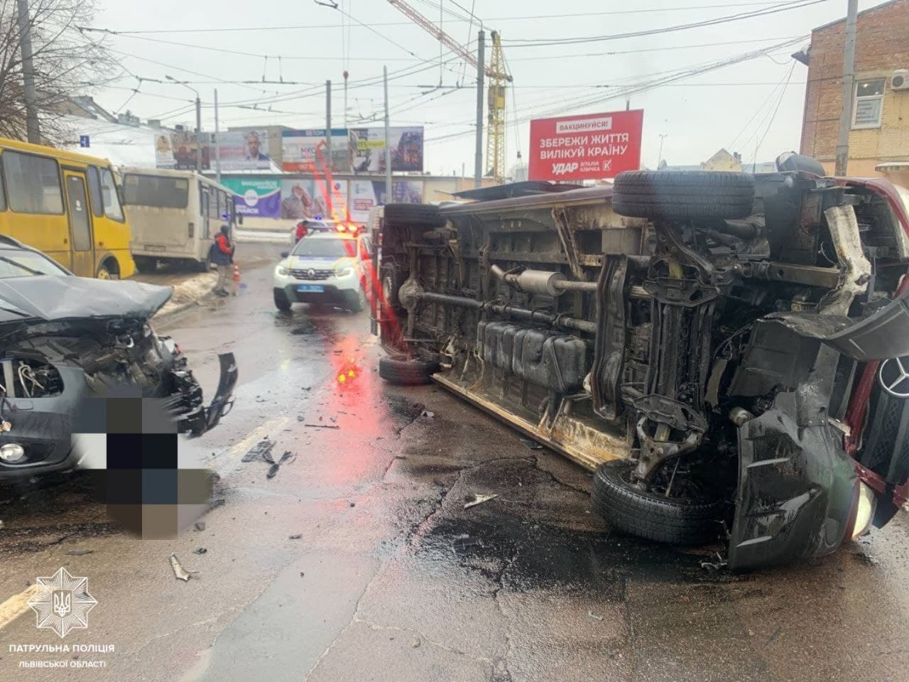 Біля «Скрині» у Львові сталася масова ДТП за участі поліції