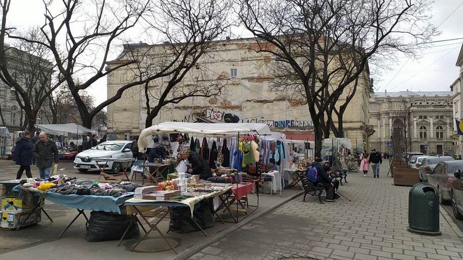 Який вигляд має колись популярний львівський ринок Вернісаж.