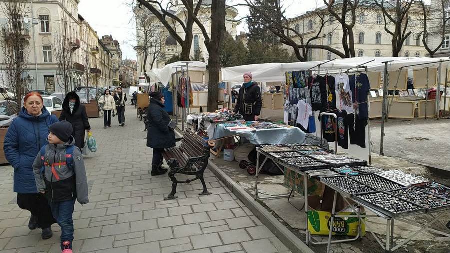Який вигляд має колись популярний львівський ринок Вернісаж.