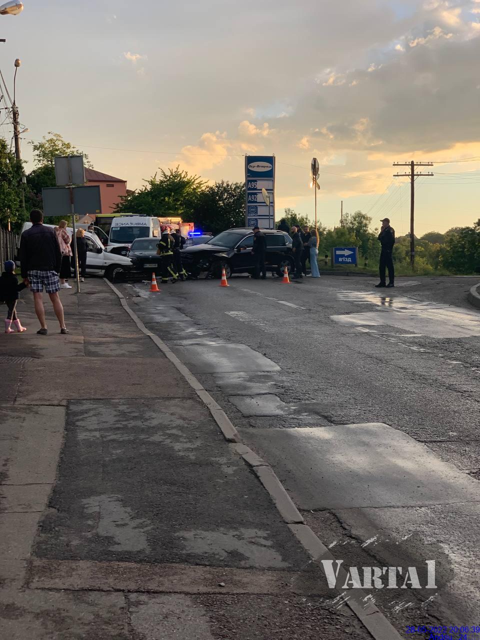 На Тракті Глинянському у Львові – масова ДТП.