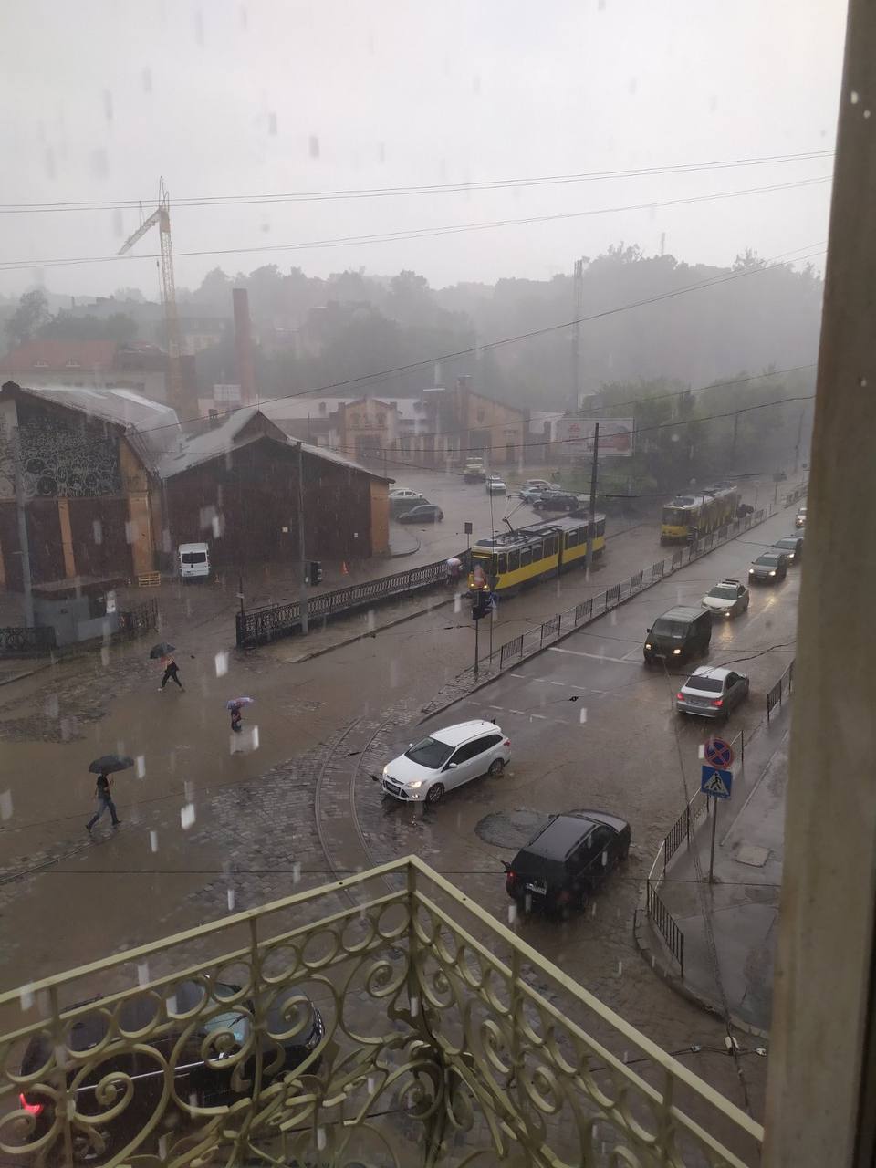 Львів затопило