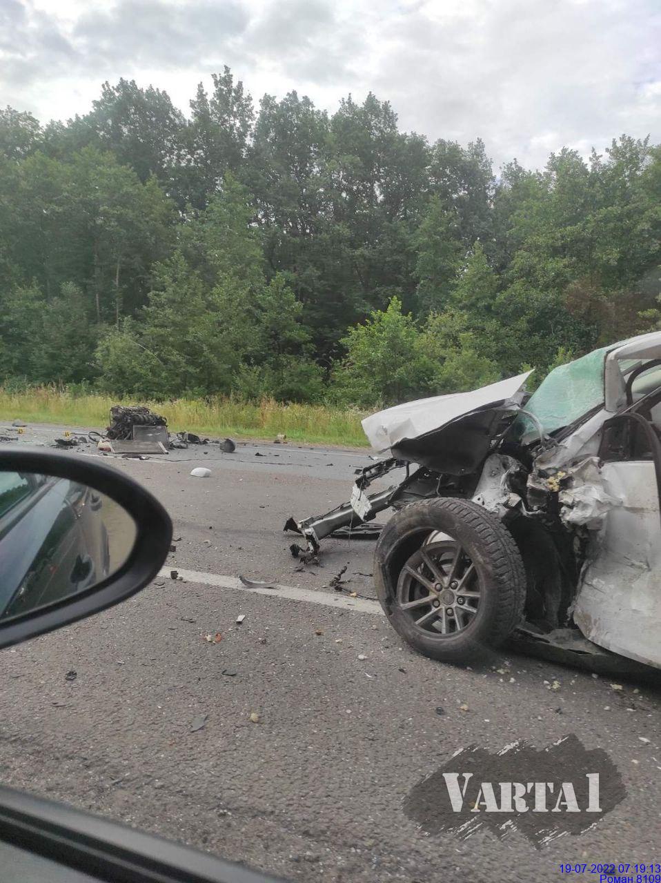 Через аварію біля Волі Бартатівської виник довжелезний затор.