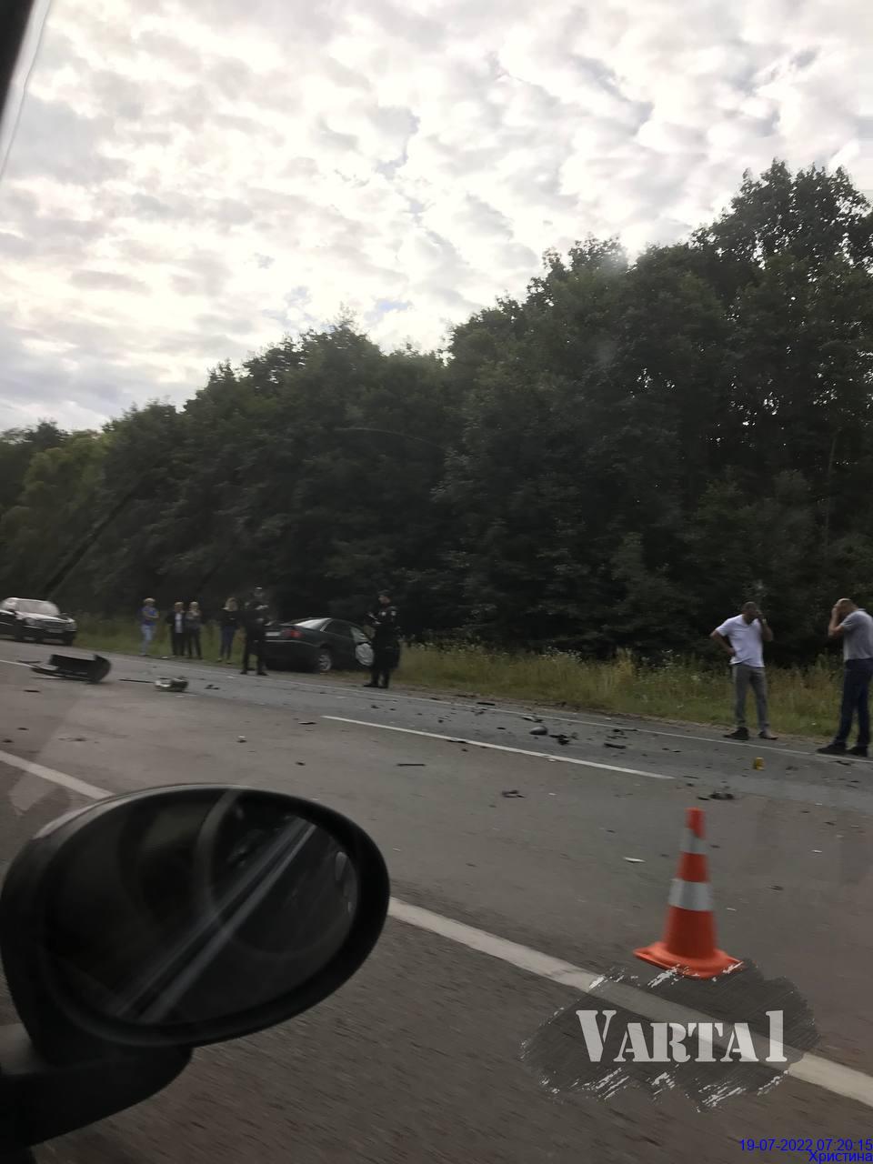 Через аварію біля Волі Бартатівської виник довжелезний затор.