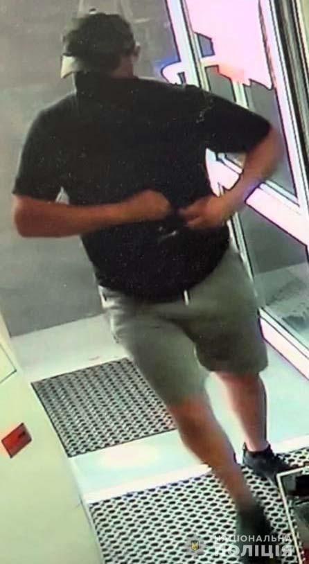 Львівський поліцейський під час пограбування обмінника у Рівному застрелив чоловіка.