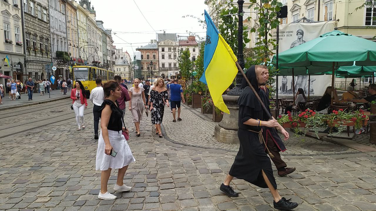 Львів святкує День Державного прапора України – фото та відео з центру міста.