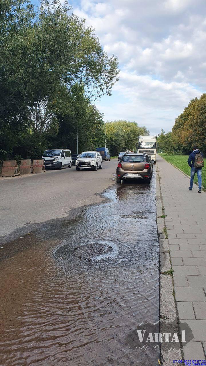 У Львові затоплює вулицю Трускавецьку – фото фото 1