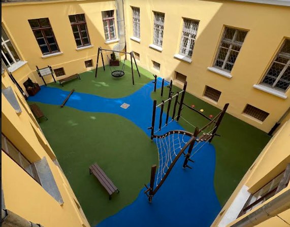 Такий вигляд має внутрішній дворик львівської школи №62 після реконструкції.