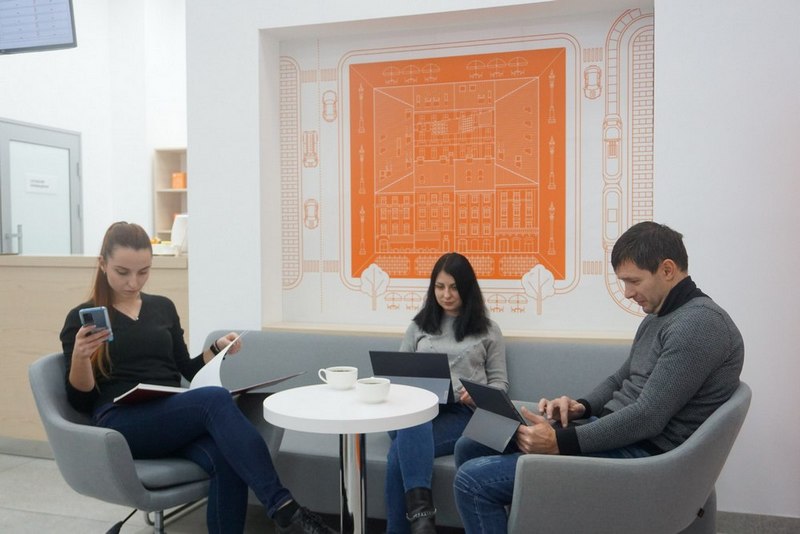 "Львівгаз" запрошує містян, у яких зникло світло, зарядити гаджети, зігрітися теплим чаєм і попрацювати.