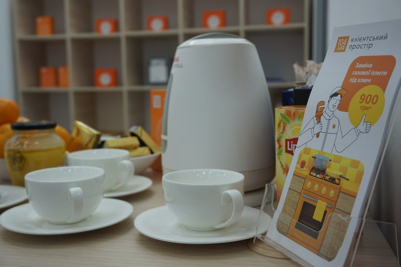 "Львівгаз" запрошує містян, у яких зникло світло, зарядити гаджети, зігрітися теплим чаєм і попрацювати.