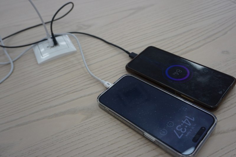 "Львівгаз" запрошує містян, у яких зникло світло, зарядити гаджети, зігрітися теплим чаєм і попрацювати.