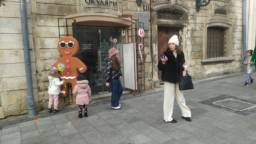 Як розважаються туристи у Львові на новорічні свята 2023.