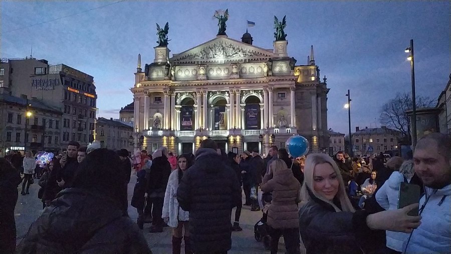 Як розважаються туристи у Львові на новорічні свята 2023.