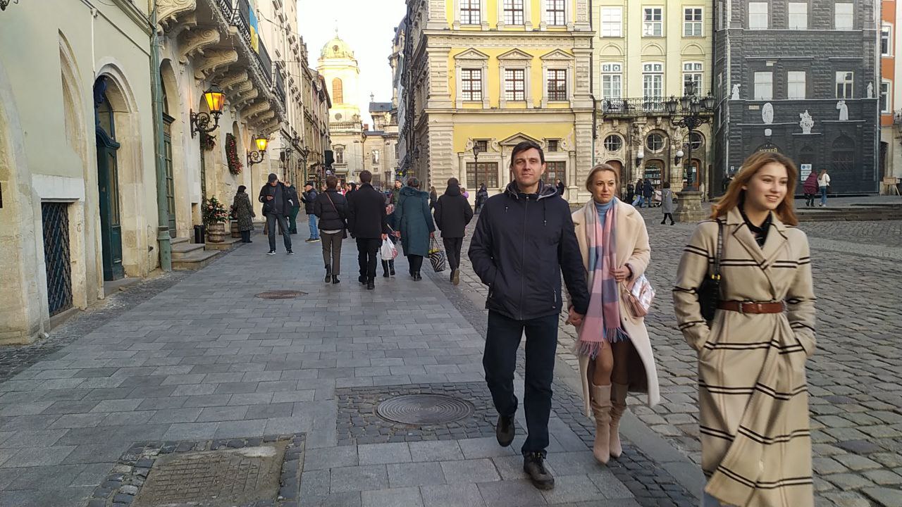 Як розважаються туристи у Львові на новорічні свята 2023.