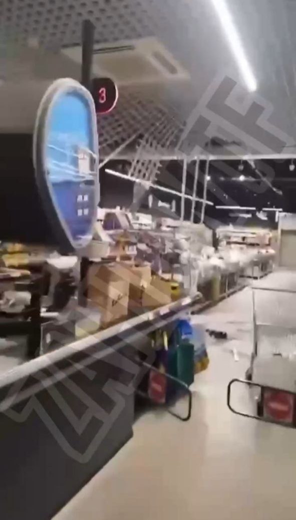 Внаслідок ракетного удару по Дрогобиччині пошкоджено супермаркет "АТБ"