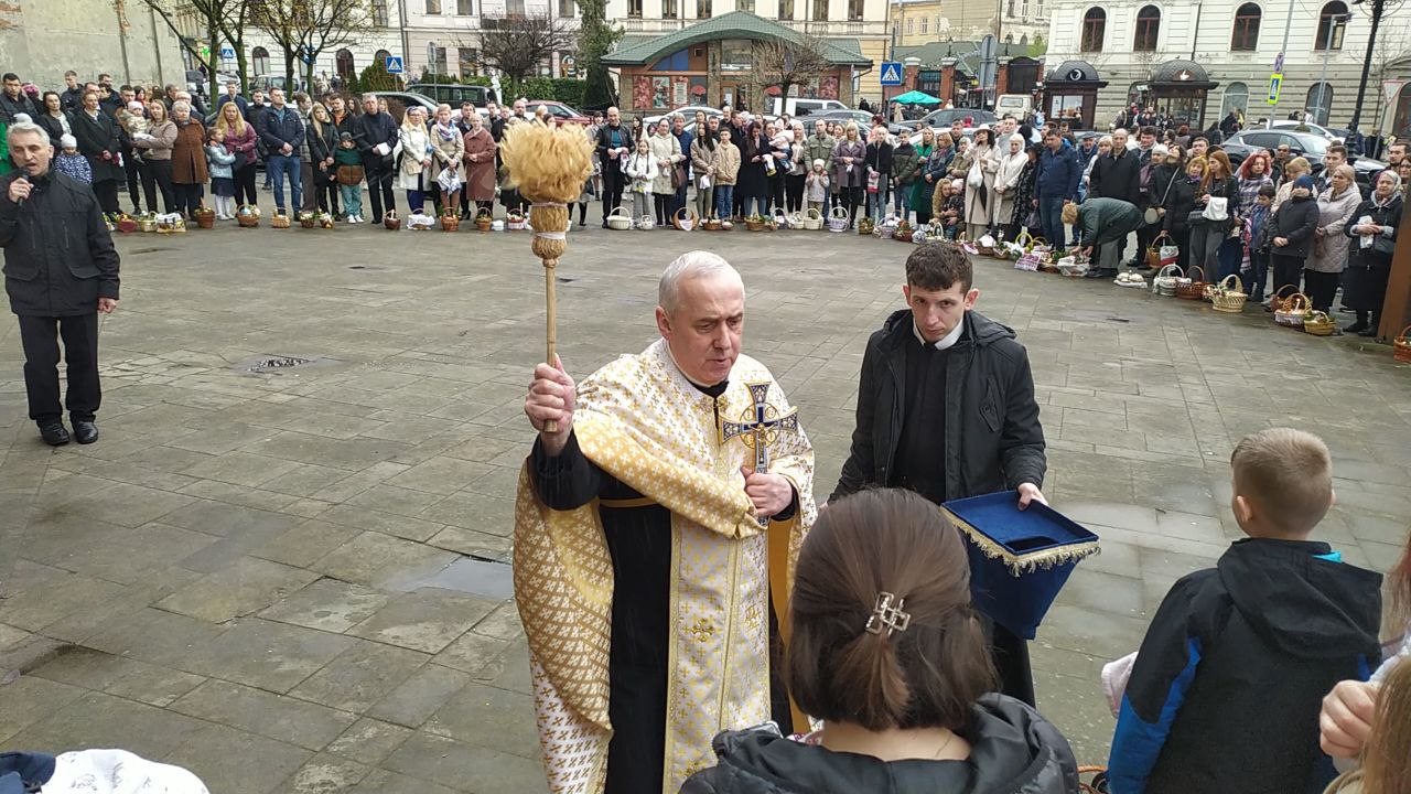 У Львові розпочалося освячення великодніх кошиків.