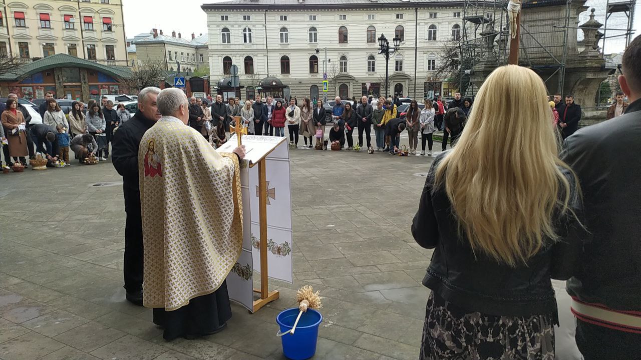 У Львові розпочалося освячення великодніх кошиків.