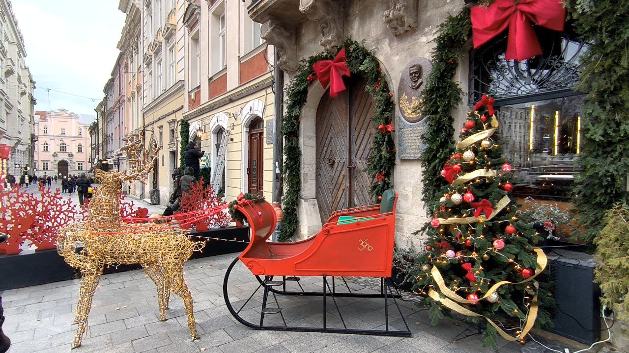 Сани святого Миколая на площі Ринок у Львові.