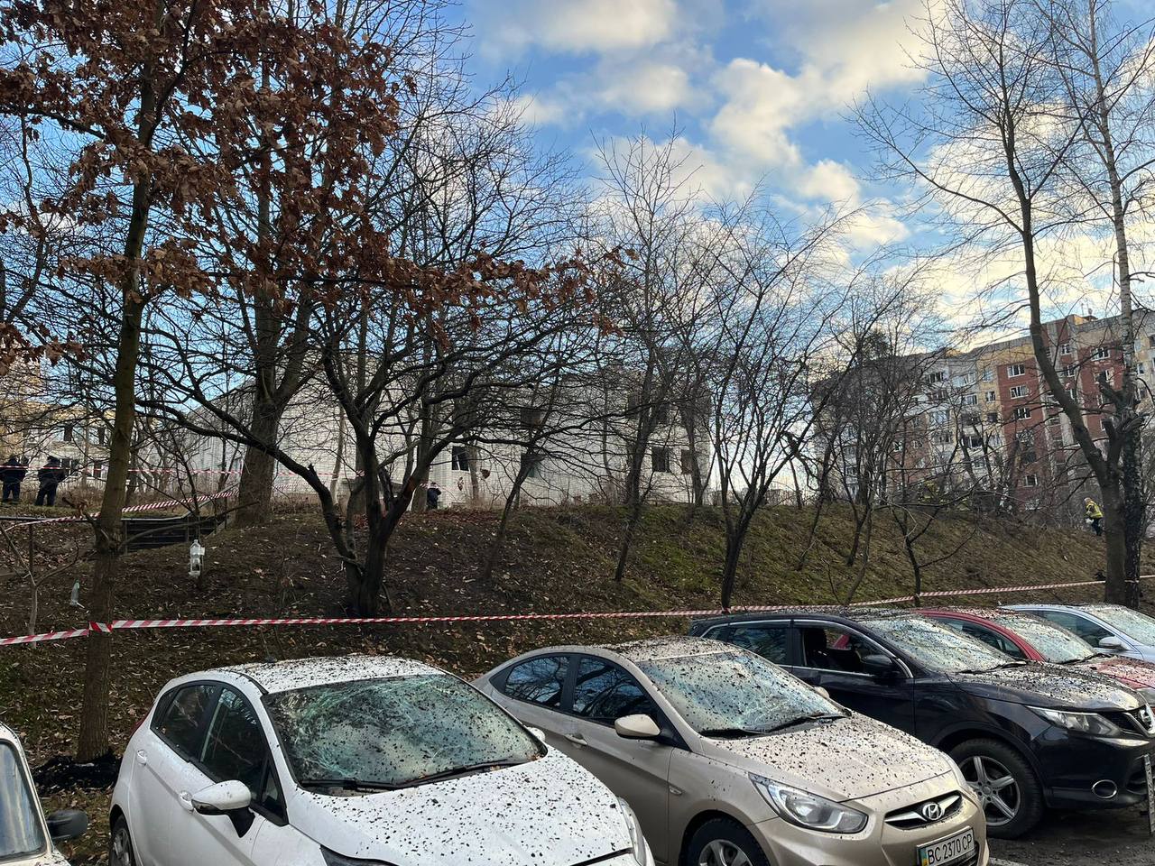 Фото житлового кварталу Львова після ракетного удару росіян 29 грудня.