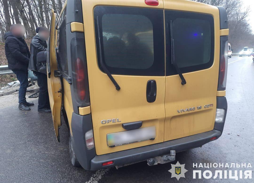 Один загинув, восьмеро &ndash; у лікарні: на Львівщині сталася важка ДТП.