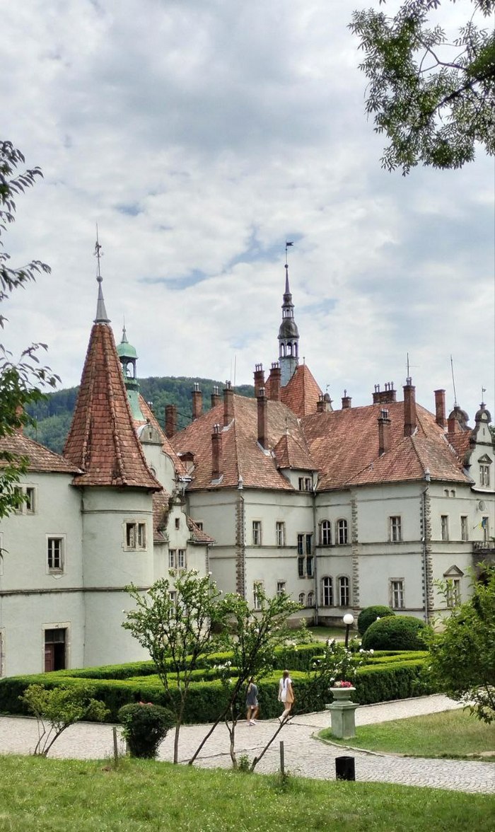 Таємничий замок Шенборнів у Карпатах: що цікавого подивитися і як доїхати зі Львова.