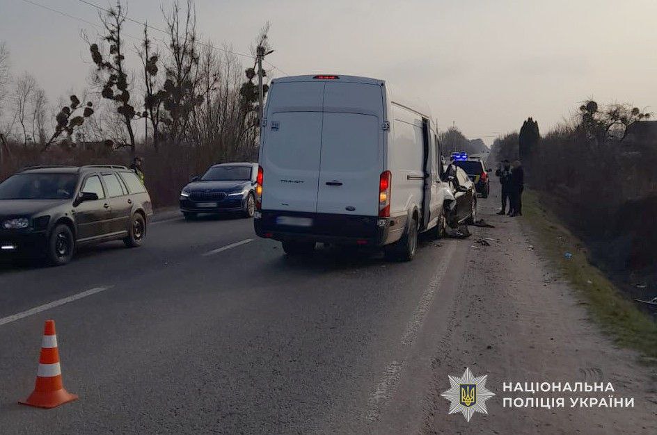 У Сільці зіткнулися два автомобілі, постраждали четверо людей: фото.