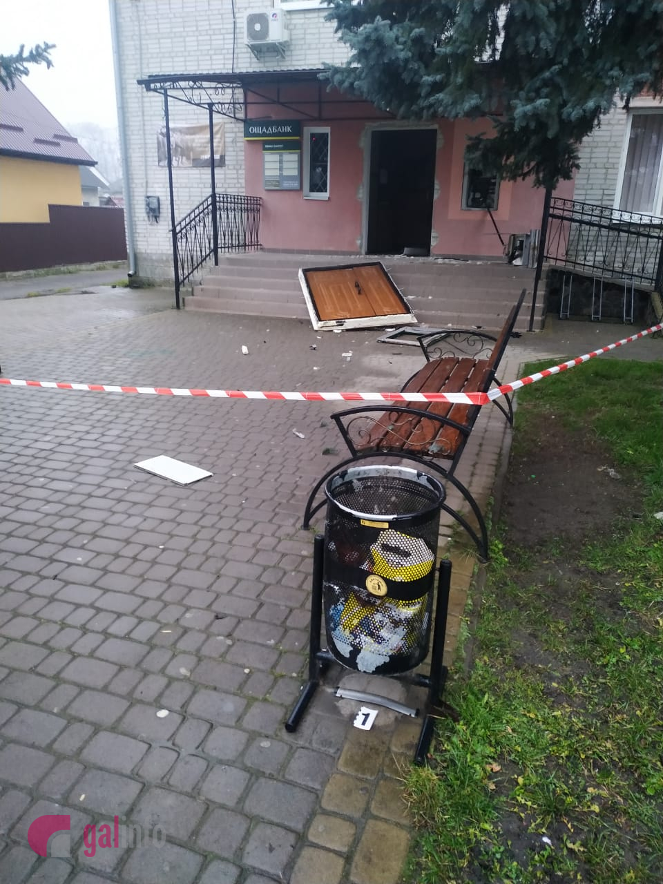 Грошовий дощ: у селі біля Львова підірвали банкомат. Фото: Гал-інфо