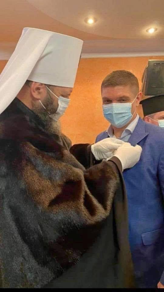 Гарно жити не заборонити: Митрополит Луцький і Волинський Михаїл «вигуляв» нову норкову шубу. Фото: 33 канал.