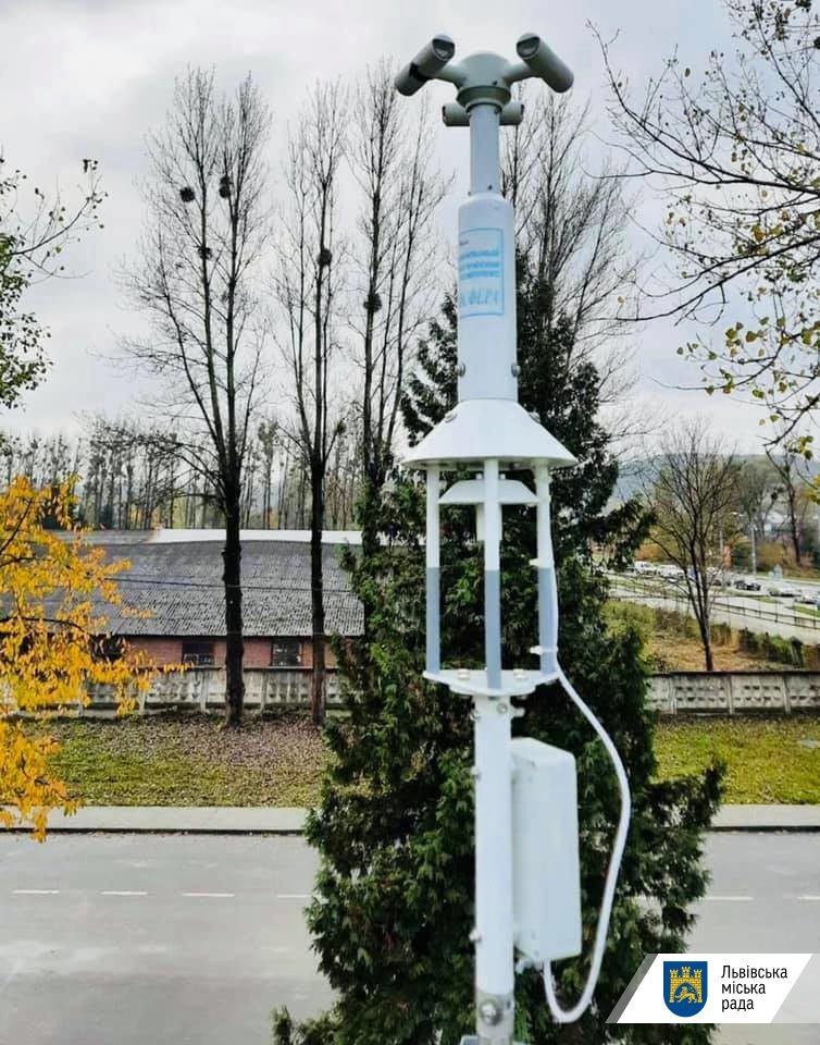 Пост для моніторингу якості повітря встановили в районі вул. Пластова, 13 у Львові. Фото: Львівська міська рада