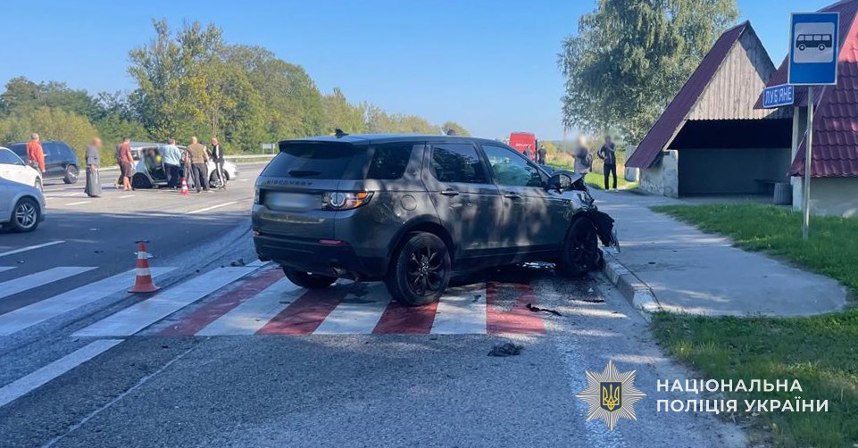 Через зіткнення з Land Rover на Львівщині загинула пасажирка Opel Zafira. || Фото: lv.npu.gov.uaЧерез зіткнення з Land Rover на Львівщині загинула пасажирка Opel Zafira. || Фото: lv.npu.gov.ua
