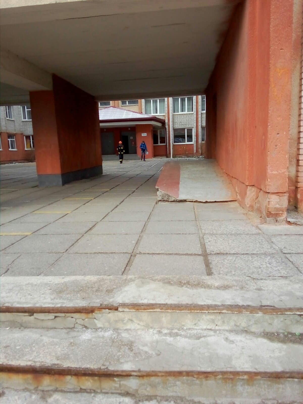 Через небезпеку вибуху надзвичайники евакуювали учнів львівської школи