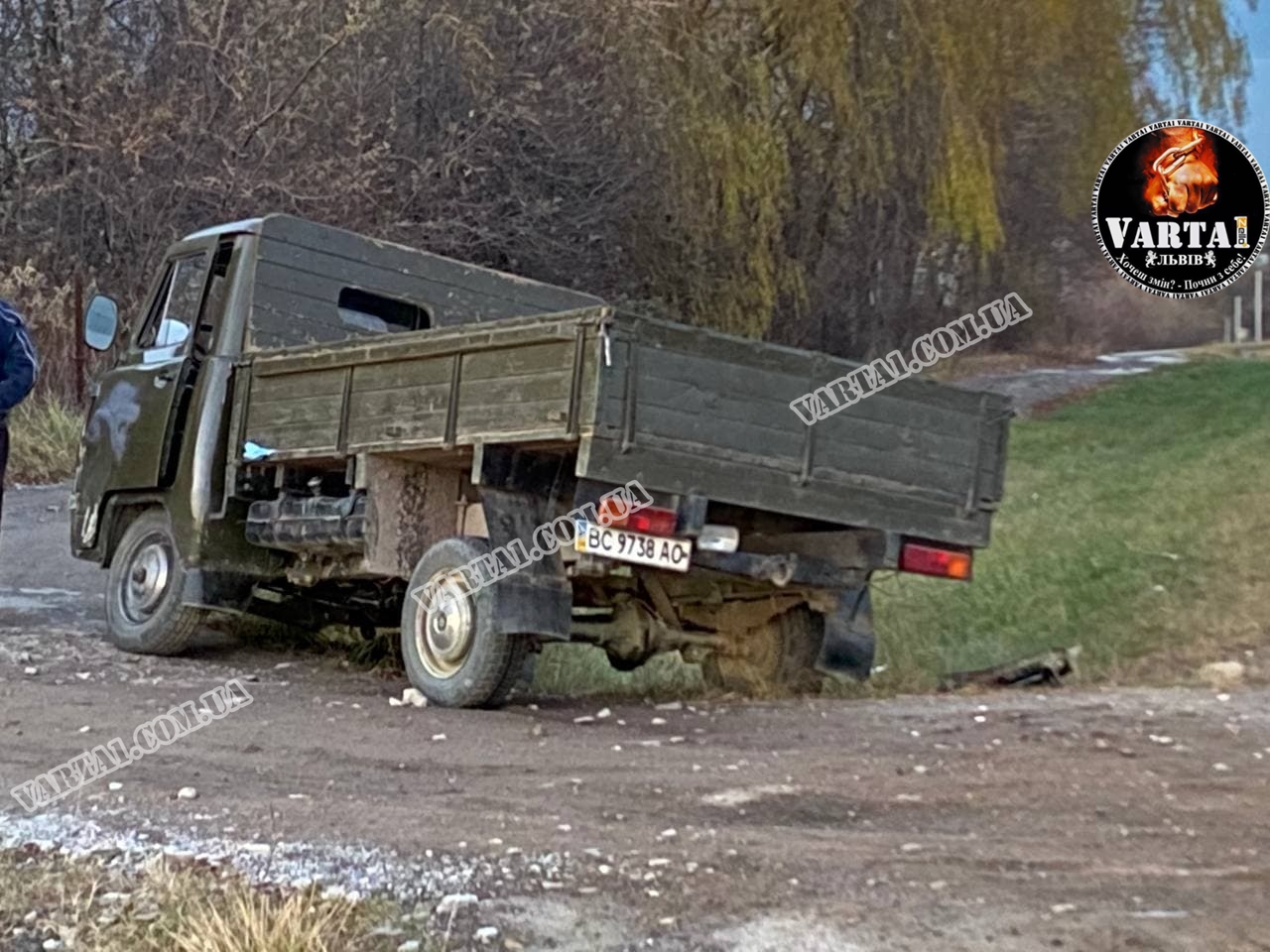 Біля Львова перекинувся автомобіль, є постраждалі. Фото: varta1.com.ua