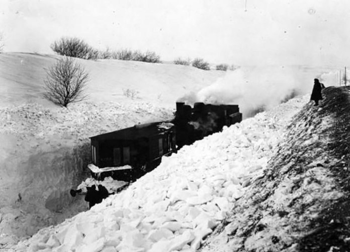 Вхурделило: як львів'яни протистояли сніговій стихії 90 років тому. Фото: Фотографії старого Львова.