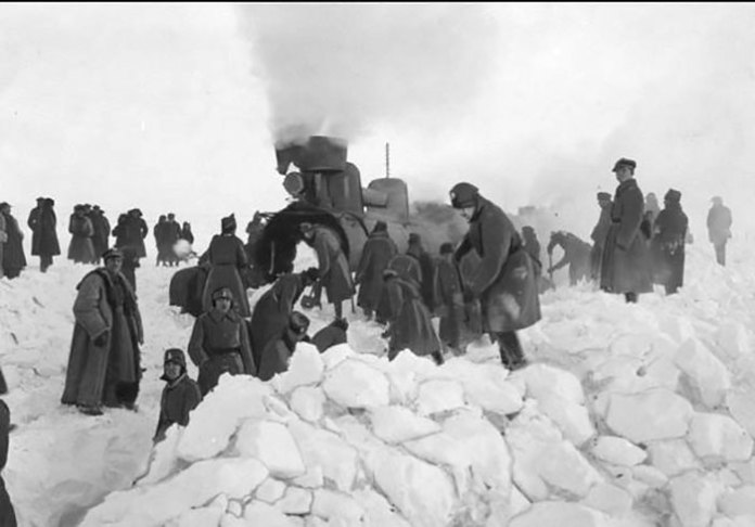 Вхурделило: як львів'яни протистояли сніговій стихії 90 років тому. Фото: Фотографії старого Львова.