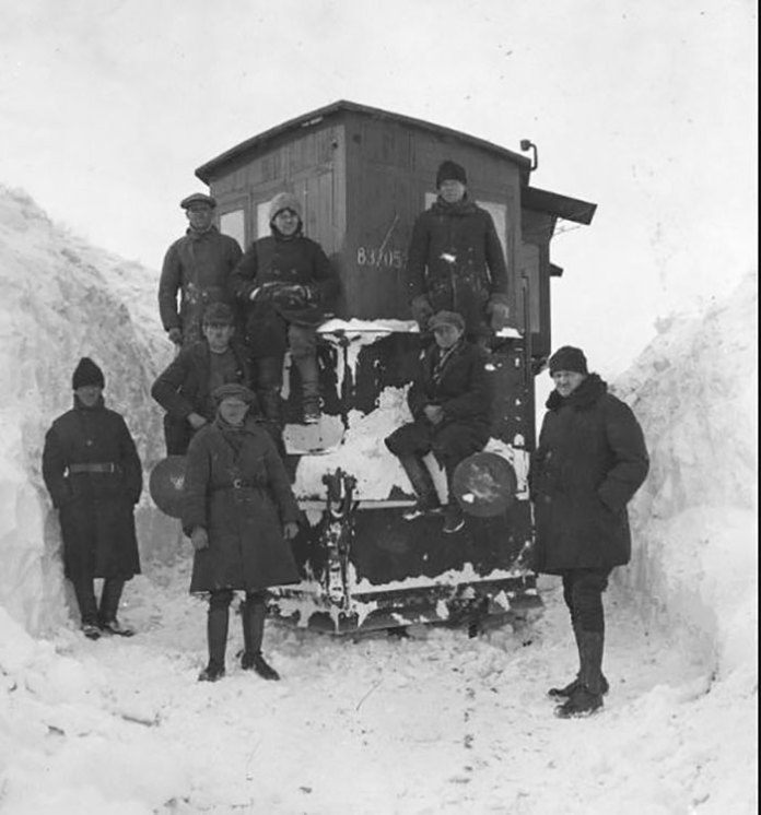 Вхурделило: як львів'яни протистояли сніговій стихії 90 років тому. Фото: Фотографії старого Львова.