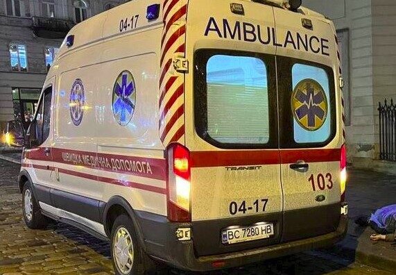 Серед вулиці у центрі Львова померла жінка