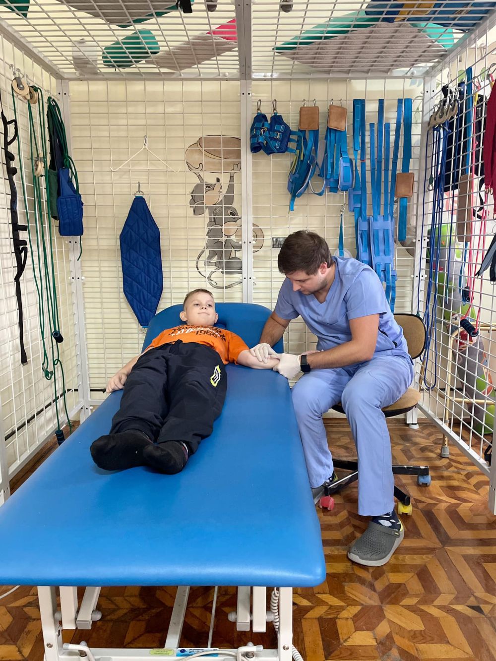 Три доби перебував у комі: львівські медики врятували хлопчика з Харкова, який потрапив під обстріл.