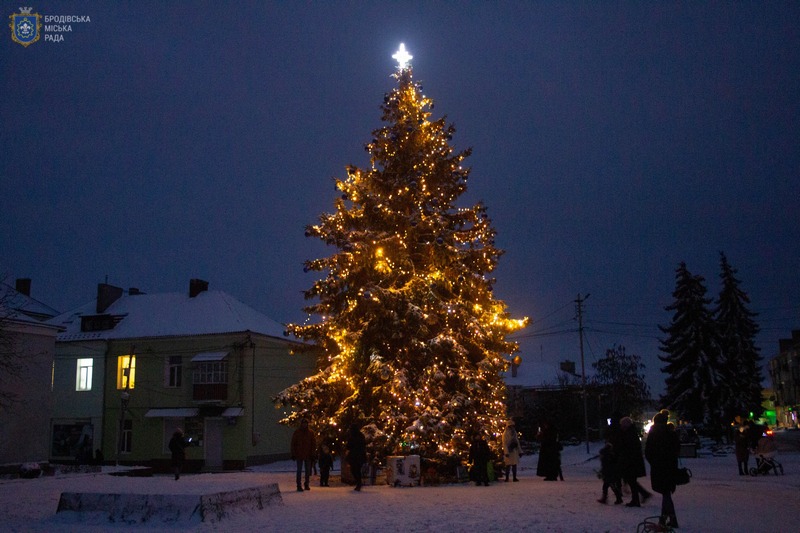 Новорічна ялинка 2023 у Львові.