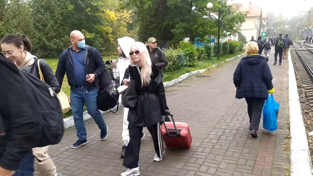 Більшість депутатів і депутаток приїхали у Трускавець у спортивних костюмах, але з великими валізами. Фото: Юрій Богун