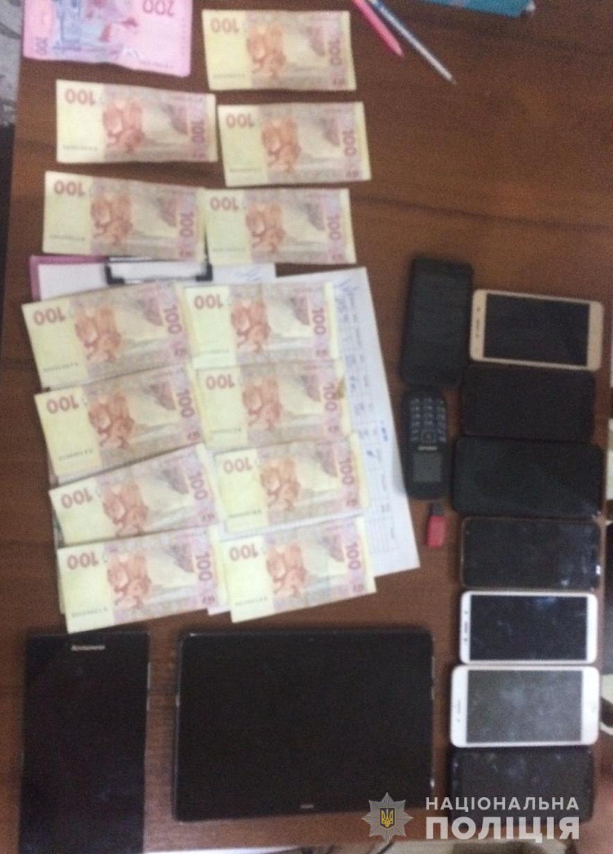 У Львові закрили масажний салон із надання інтимних послуг. Фото: поліція Львівщини. 