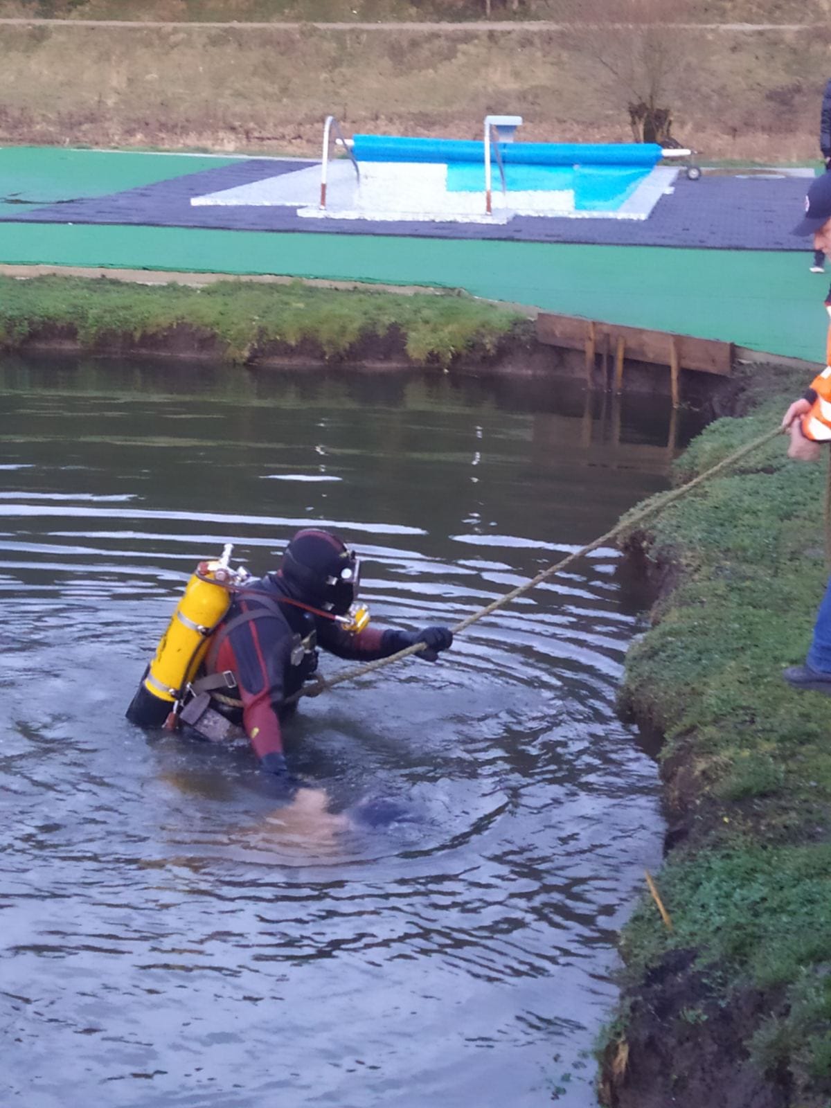 В озері відпочинкового комплексу в Раковці втопився 23-річний хлопець.