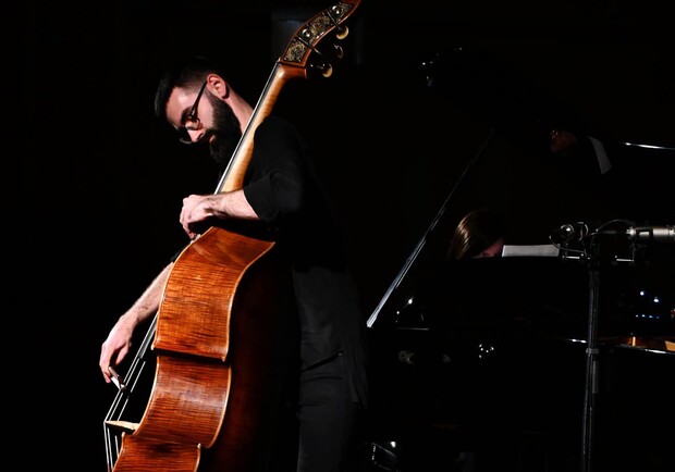 Pro et Contra. Сцена нової музики.