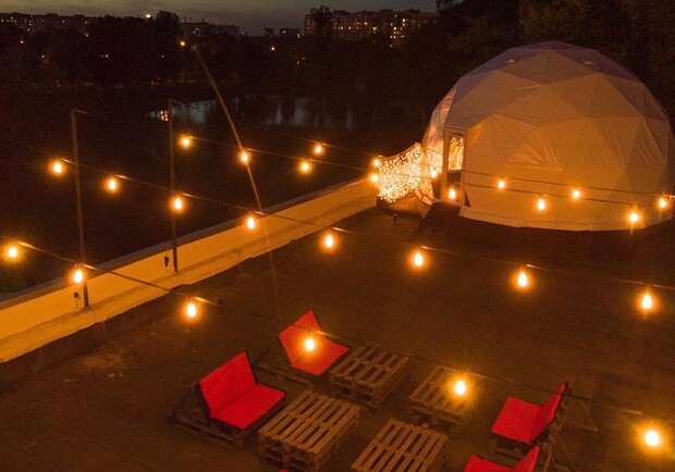 Вечори кіно на даху.