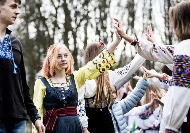 Великдень в гаю.