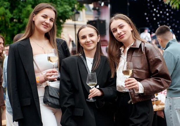 Благодійний Lviv Art&Wine festival.