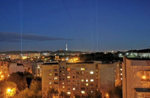 Що це було: у небі над Львовом помітили дивні вогні.